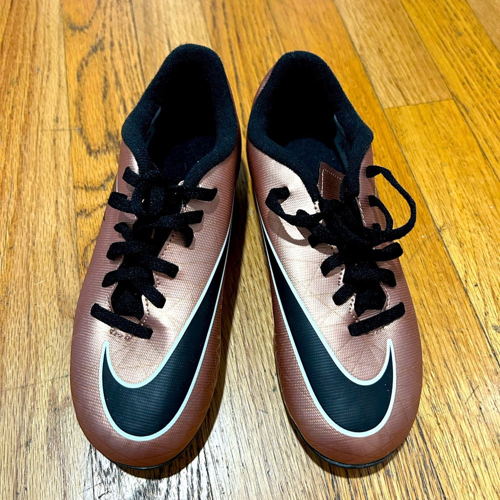 Kids Soccer Cleats, size us 1y, used condition